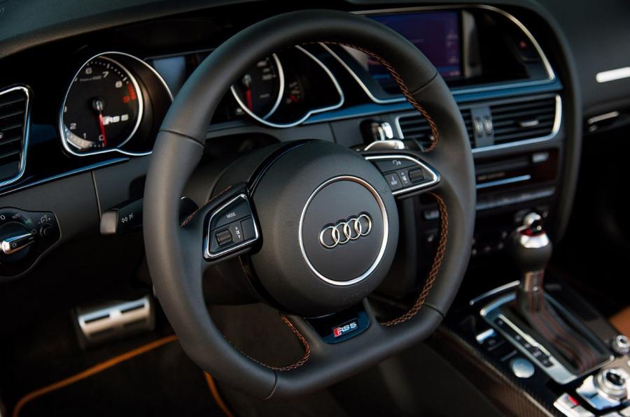 Торпедо Audi RS5 Cabriolet 2012 года  (WW) (фото 65 из 98)